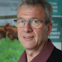 Après avoir été technicien de terrain et responsable technique dans plusieurs OP françaises, Claude Toudic s’est formé à l’agro-alimentaire et la gest