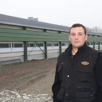 Florian Palluet mise sur la performance technique et énergétique, avec son poulailler de 1680 m2.  © A. Puybasset