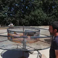 Ce panier de lavage tournant permet de poser le matériel démonté et de le laver à haute pression par-dessus et par-dessous, en le faisant tourner rapi
