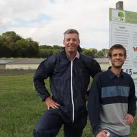 Dimitri Boulier, Novial et Guillaume Rodier, éleveur : « Poul'haies Arbres facilite les démarches des éleveurs souhaitant valoriser leurs parcours, po