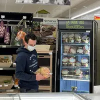 Entre vente à la ferme, drive, marchés, vente à distance, plateformes internet, magasins de producteurs spécifiques ou dans d'autres magasins... les c