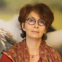 Pour Françoise Burgaud,offrir des systèmes de perchage est une nécessité pour toutes les volailles, quel que soit le système d'élevage.  © DR