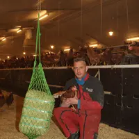 Jean-Charles Le Strat, éleveur de poules pondeuses bio à Pluméliau : « Durant les phases de plus forte nervosité, la consommation des bottes augmente.