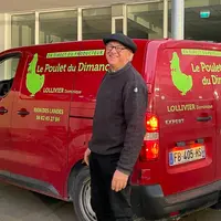 Arrivé à l’Amap du Moun de Mont-de-Marsan, Dominique Lollivier est prêt à accueillir ses clients fidèles venus chercher le Poulet du dimanche