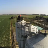 Les capteurs connectés pour silos permettent de suivre à distance et en temps réel les stocks d’aliment.