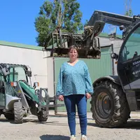Le chariot télescopique et le mini chargeur se complètent bien sur une exploitation avicole pour les tâches et pour les intervenants.