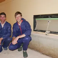 Thomas Decherf (à droite) et Vincent Hillaireau, de Sanders « Les trappes basses favorisent le renouvellement de l’air sur la zone proche des entrées