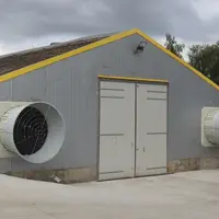 Colorado rénové en Bilatéral en Bretagne. Quant aux nouveaux poulaillers, ils ont quasiment tous une ventilation avec extraction en pignon, l’air entr
