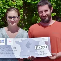 La dotation de 15 000 euros va participer au financement de l’abattoir de volailles mis en place en juin sur la ferme de Morgan Louche et Charlène Rev