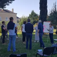Des groupes d’échanges pilotés par le vétérinaire permettent aux éleveurs d’échanger de manière constructive sur leurs pratiques.