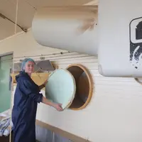 Pour être sûre d’éviter les mouvements d’air parasites, Réjane Étienne obture les sorties d’air de l’ERC Compact Systel.