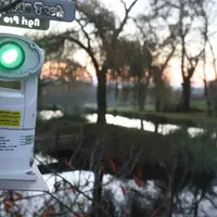 L'effaroucheur sonore et à laser se déclenche ici toutes les 20 minutes pendant 4 heures à l'aube et au crépuscule.