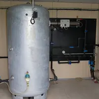 Le local neuf abrite un surpresseur pour l’eau et un réchauffeur électrique.