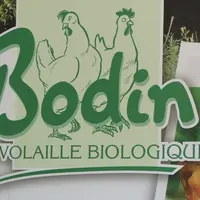 Constitué en filière (élevages dédiés, usine d'aliment, abattage-transformation), Bodin travaille avec environ 120 éleveurs répartis principalement su