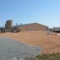 Nicolas Boche s’installe dans un bâtiment neuf de 3 060 m2, une dimension économique qui devient la norme en poule de reproduction.