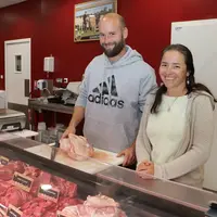Nathalie et Matthieu Humeau : « Notre objectif est de dégager une marge de 4 à 5 euros par poulet vendu (avec 150 volailles par semaine) pour dégager