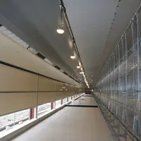 La trappe constructeur inclinée et large d'un mètre permet à l'air de longer la pente de la sous-toiture évitant les retombées d'air froid.