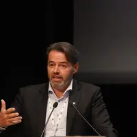 Olivier Mevel est enseignant maître de conférences à l’université de Bretagne occidentale en sciences de gestion, commerce, logistique et distribution