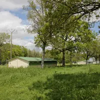 Les batiments d'essais au centre Inrae Le Magneraud de Surgères, en Charente-Maritime.