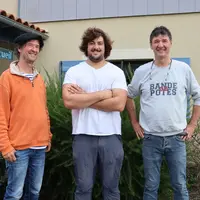 De gauche à droite : Philippe, Maxime et Pierre : « Notre autonomie alimentaire en maïs, soja et blé est autant un atout écono