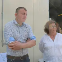 <em class="placeholder">L’éleveur Grégoire Le Razer avec Béatrice Le Guen, responsable du club Ferme des 4 Soleils, a accueilli sur sa ferme la journé