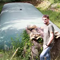 <em class="placeholder">Sylvain Vérité devant sa poche souple de récupération d'eaux de pluie. Qualité de l'eau Itavi </em>