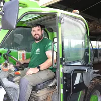 <em class="placeholder">Nicolas Coger : « Une personne suffit désormais pour vider le fumier du poulailler dans le caisson, à l’aide d'un petit t