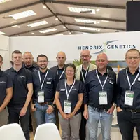 Entourée de l'équipe commerciale, Florence Petitjean a pris la direction de l'activité ponte d'Hendrix Genetics