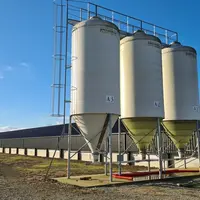 Les émissions indirectes sont liées à la fabrication et à l’acheminement des intrants jusqu’à l’exploitation (poussins, énergi
