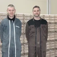 <em class="placeholder">Christophe (à gauche) et Joël Bideau veillent à tous les paramètres pour que les poules se portent bien le plus longtemps poss