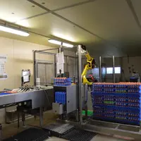 Sonia et Fabien Ledhuy ont investi dans un robot de pallettisation afin de réduire la pénibilité de cette tâche.