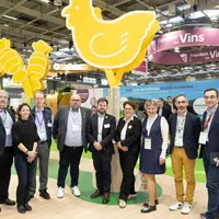 Partenaires lors de la signature du consortium R&amp;D au SIA 2026 à Paris.