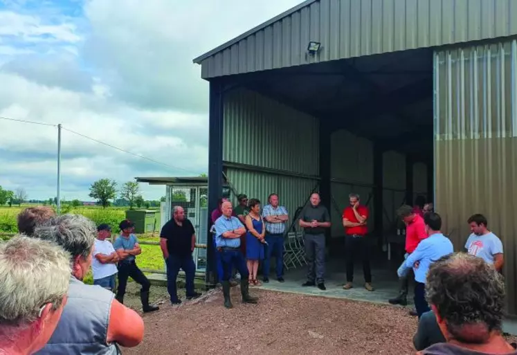 Suite à la mise en ligne des vidéos, Cédric Fournier, président de Jeunes Agriculteurs de l’Allier, Patrice Bonnin, président de la Chambre d’agriculture de l’Allier, Emmanuel Ferrand et Frédéric Aguillera, conseillers régionaux Auvergne Rhône-Alpes, les maires des communes du Bouchaud et de Loddes ainsi que Jean-Luc Villecourt, vice-président de Coopaca, se sont rendus sur place pendant près de deux heures.