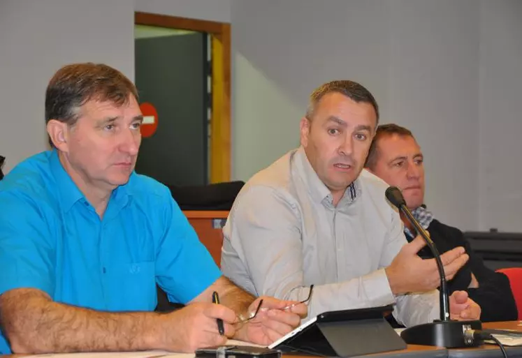 De gauche à droite : Michel Joux, Yannick Fialip et Jérôme Volle, élus à la FRSEA Auvergne-Rhône-Alpes.