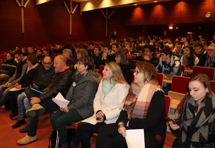 Une centaine d’élèves ont participé à l’événement.