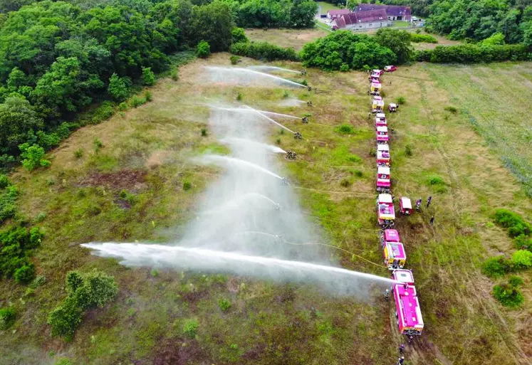 Ligne d’appui, rassemblant l’ensemble des moyens, destinée à stopper le feu.