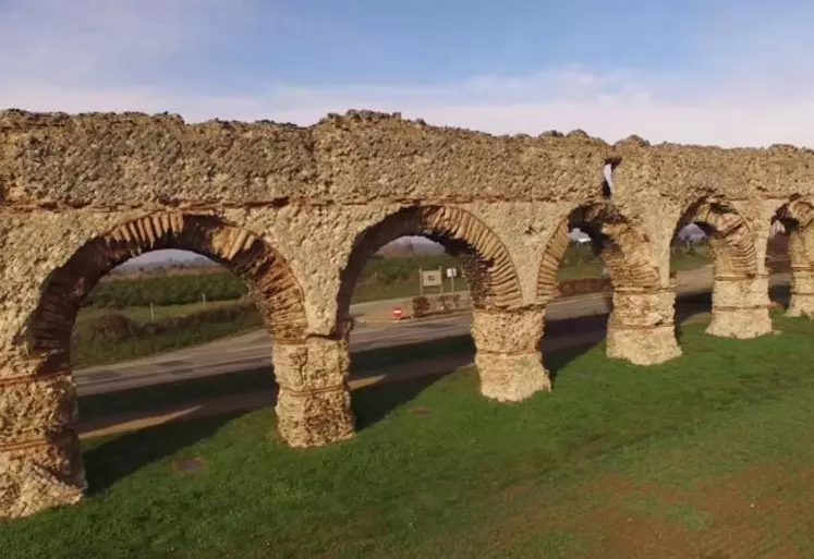 L’aqueduc romain du Gier, qui a subi de nombreuses dégradations, nécessite aujourd’hui une consolidation.