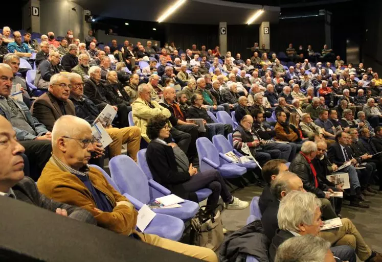 Près de 400 personnes, chasseurs, représentants d’institutions et personnalités politiques de tout bord avaient fait le déplacement ».