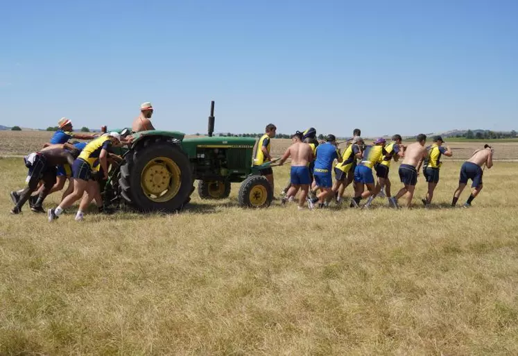 Journée de cohésion des jeunes rugbymen très branchée agriculture.