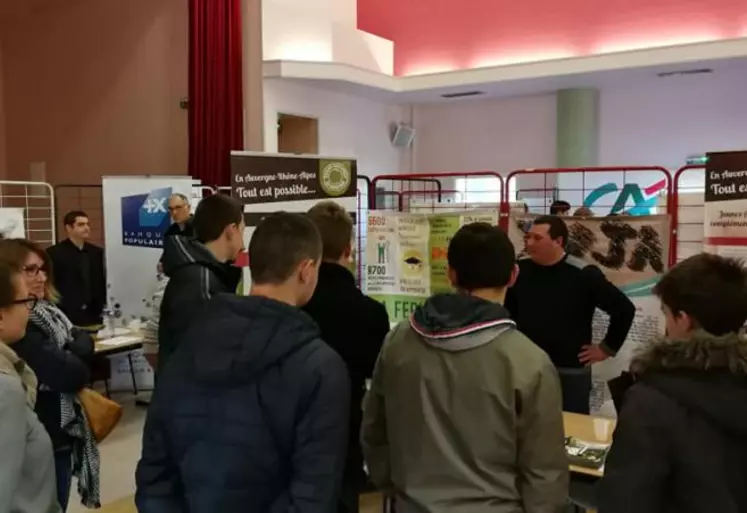 Tous les acteurs de l’installation se sont donnés rendez-vous à Jaligny-sur-Besbre pour rencontrer les jeunes lycéens de l’Allier.