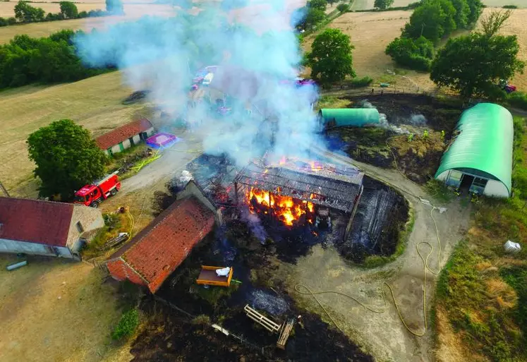 Incendie sur une exploitation agricole.