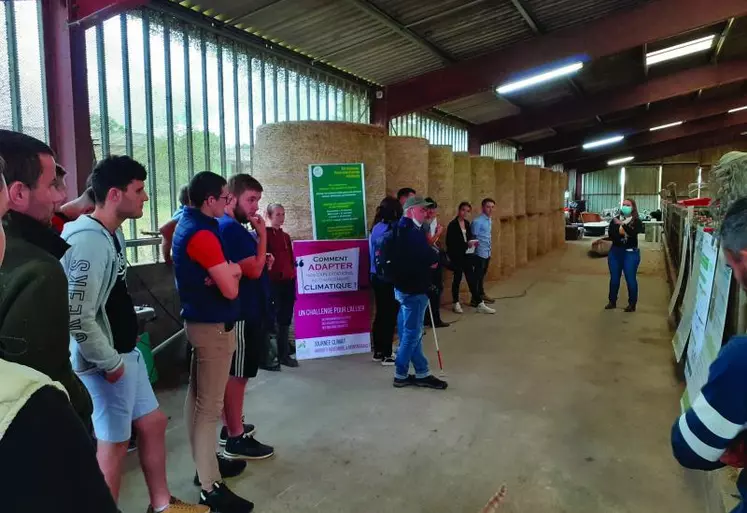 Une vingtaine de participants a suivi cette demi-journée, entre explications théoriques et visite de terrain.