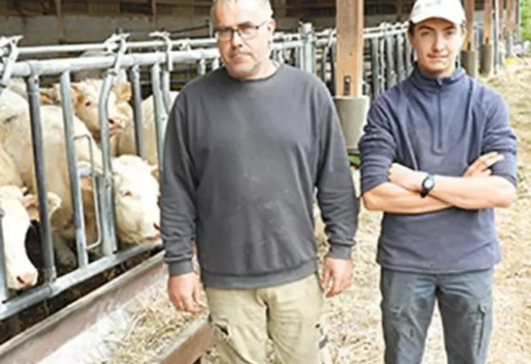 François Déchelette et Florent Delaire : une collaboration entre tuteur et apprenti qui doit durer deux ans. Avec l’espoir pour l’éleveur qu’elle se poursuivra au-delà de la durée du BTS par alternance