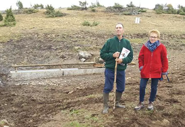 Au Gaec Marc et Michèle à Saint-Genès-Champespe, les éleveurs ont recapté les sources pour abreuver leurs animaux.