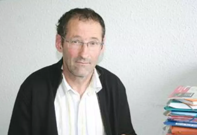 Claude Bonnet est producteur de lait dans le Cantal.