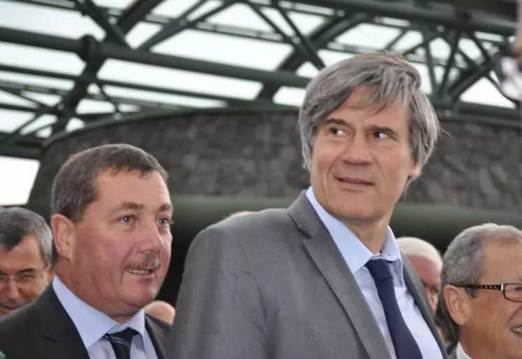 Stéphane Le Foll était présent, jeudi, au Sommet de l'élevage, à Clermont-Ferrand (Puy-de-Dôme). Ici aux côtés de Jacques Chazalet, président de la FRSEA Massif central.