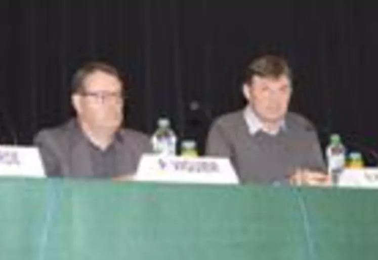 Benoît Laborde, vice-président AGPM maïs semences et Pascal Viguier, président de Limagrain, aux côtés de Régis Rougier, président du Syndicat des des producteurs de semences de maïs.