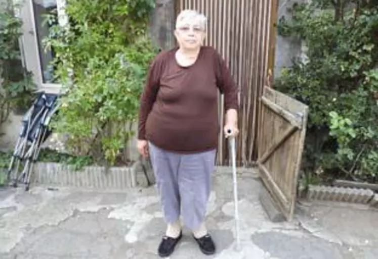 «Je me sens isolée car on ne peut plus communiquer comme on veut, je mets 5 à 10 minutes en marchant pour passer un coup de fil, et encore ça coupe», Pierrette Carbolet.