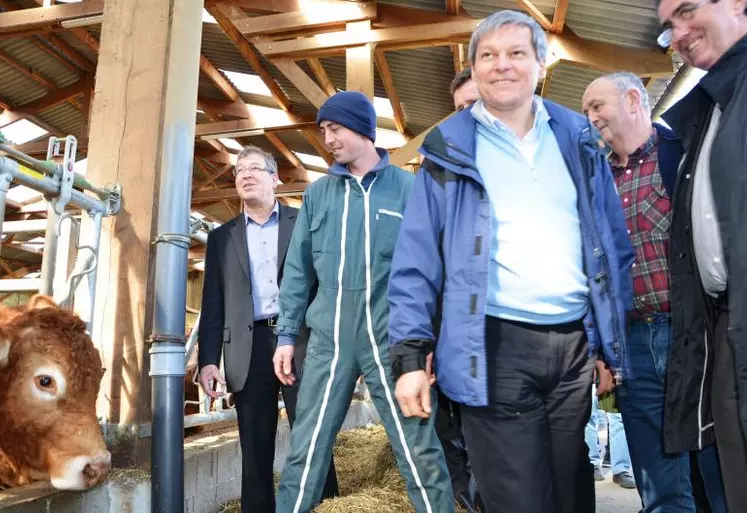 Dacian Ciolos, Commissaire européen à l'agriculture a visité une exploitation dans le Cantal avant de se rendre en Corrèze.