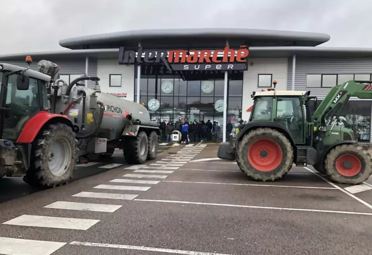 Les agriculteurs sont resté toute la journée sur place.